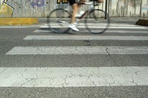 Ihr E-Bikes-Test: Für Pedelecs gelten die gleichen Verkehrsregeln wie für herkömmliche Räder.