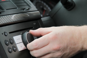 Digitale Autoradios wie im Test sollen irgendwann die analogen Geräte ersetzen.