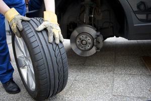 Unterstellböcke wie im Test ermöglichen Reifenwechsel und Reparaturen am Auto.