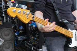 Worauf sollten Sie bei einem eigenen Bassgitarren-Test achten?