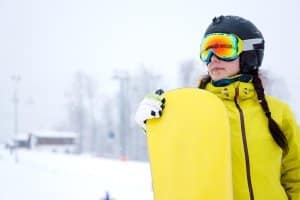 Ein Snowboardhelm-Selbst-Test sollte Ihrer Kaufentscheidung vorausgehen. Beim Kopfschutz ist das Anprobieren wichtig.