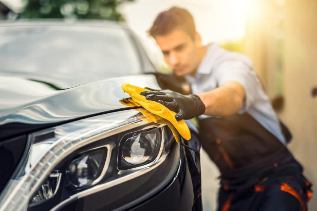 Bestes Hartwachs für Ihr Auto: So strahlt der Autolack wieder!